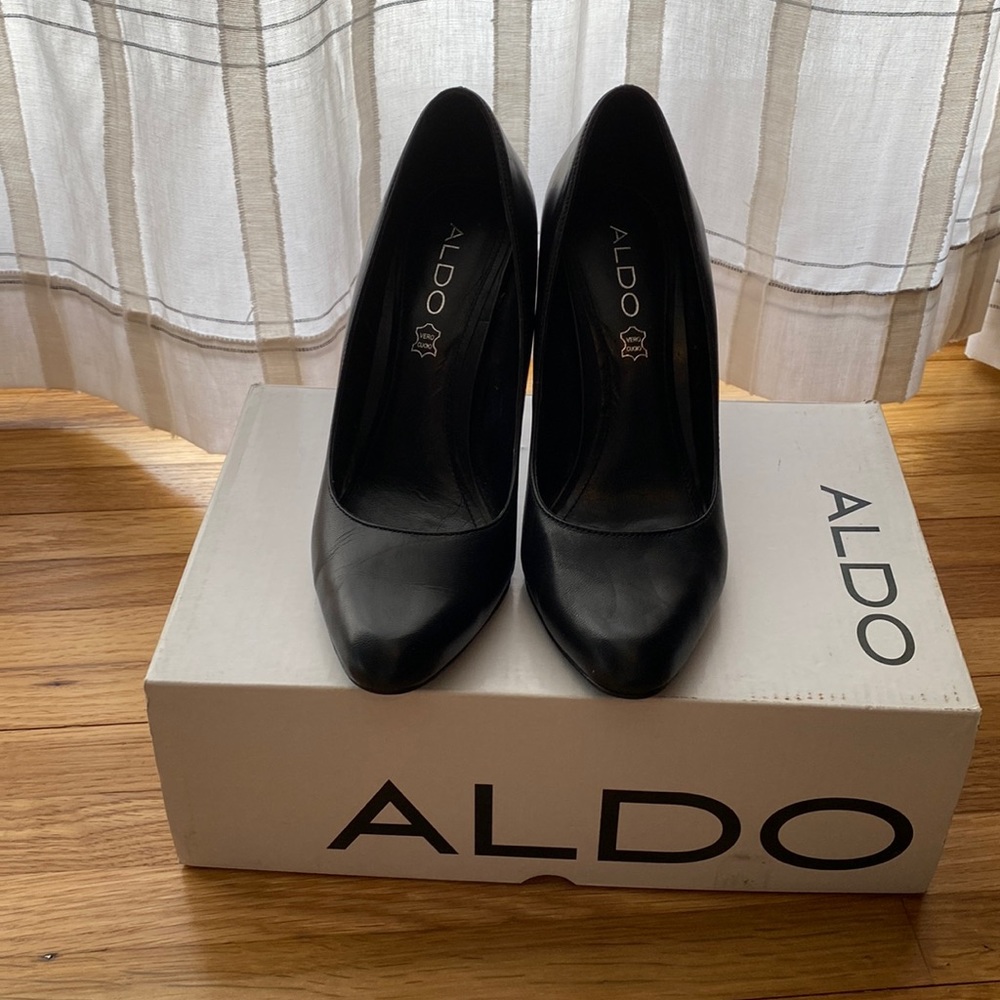 ALDO Arnoldoa Black Leather High Heel. Size 37. 4 inch heel height.